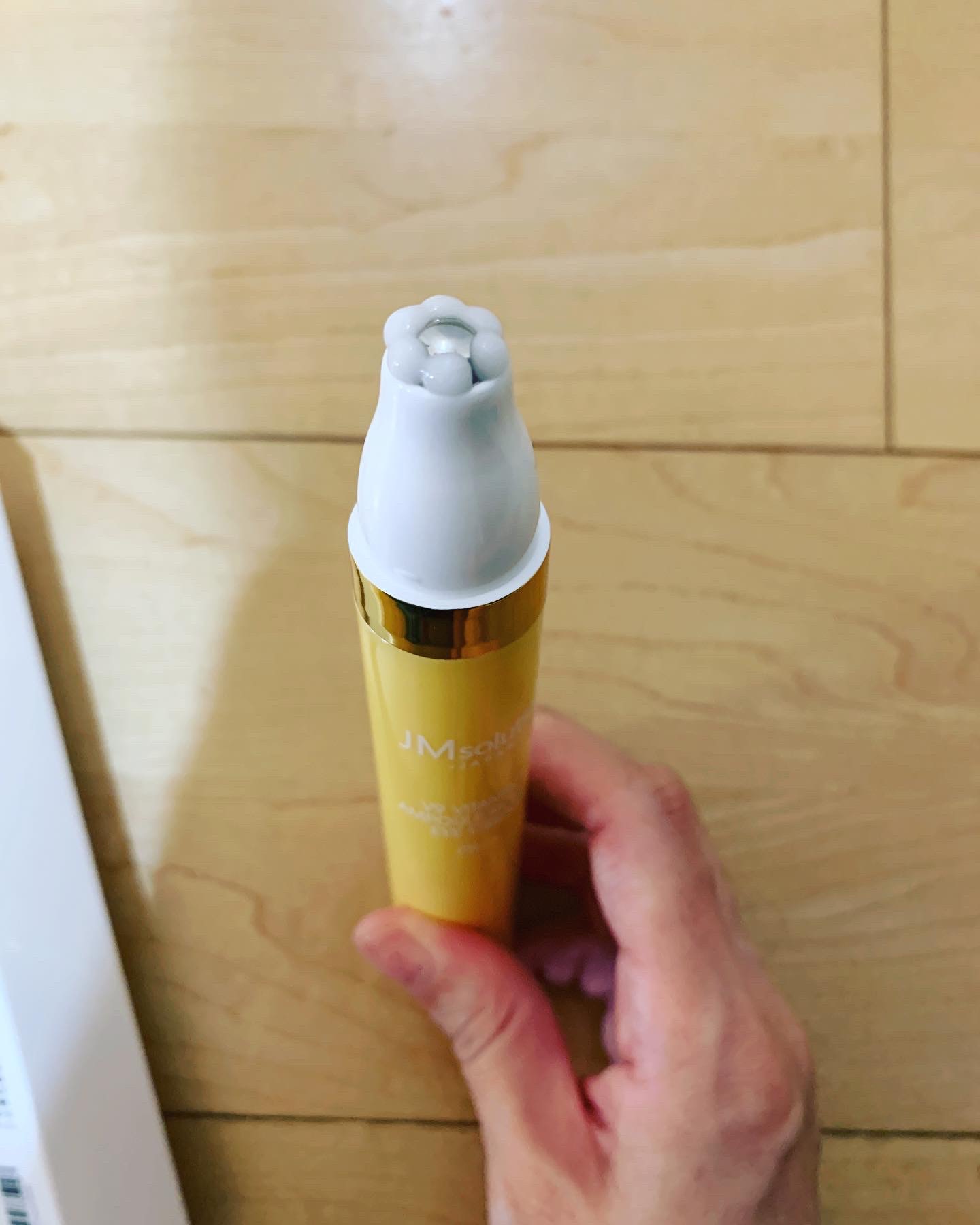 V9ビタミンアンプルロールオンアイクリームクリア/JMsolution/アイケア・アイクリームを使ったクチコミ（2枚目）