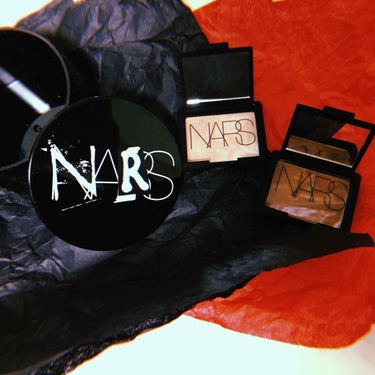 #NARS #LITTLEFETISHES8377 

#ブロンズ パウダー 5101N 2.5g
#ハイライティングパウダー 5222 3.8g

ミニサイズが二つ入って2900円(+tax)ぐらいだ