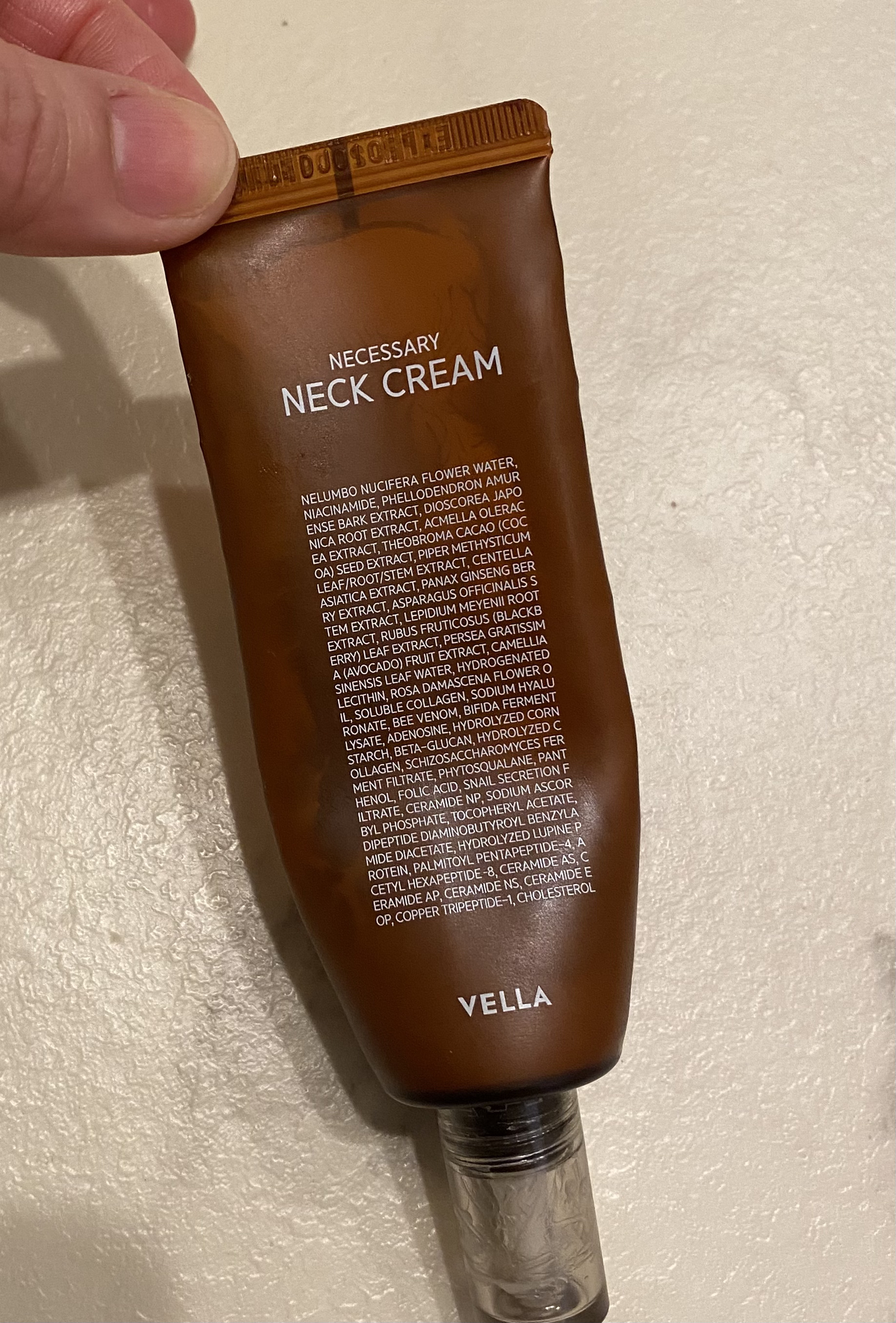 ネセサリーネッククリーム　チューブタイプ/VELLA/ネック・デコルテケアを使ったクチコミ（1枚目）