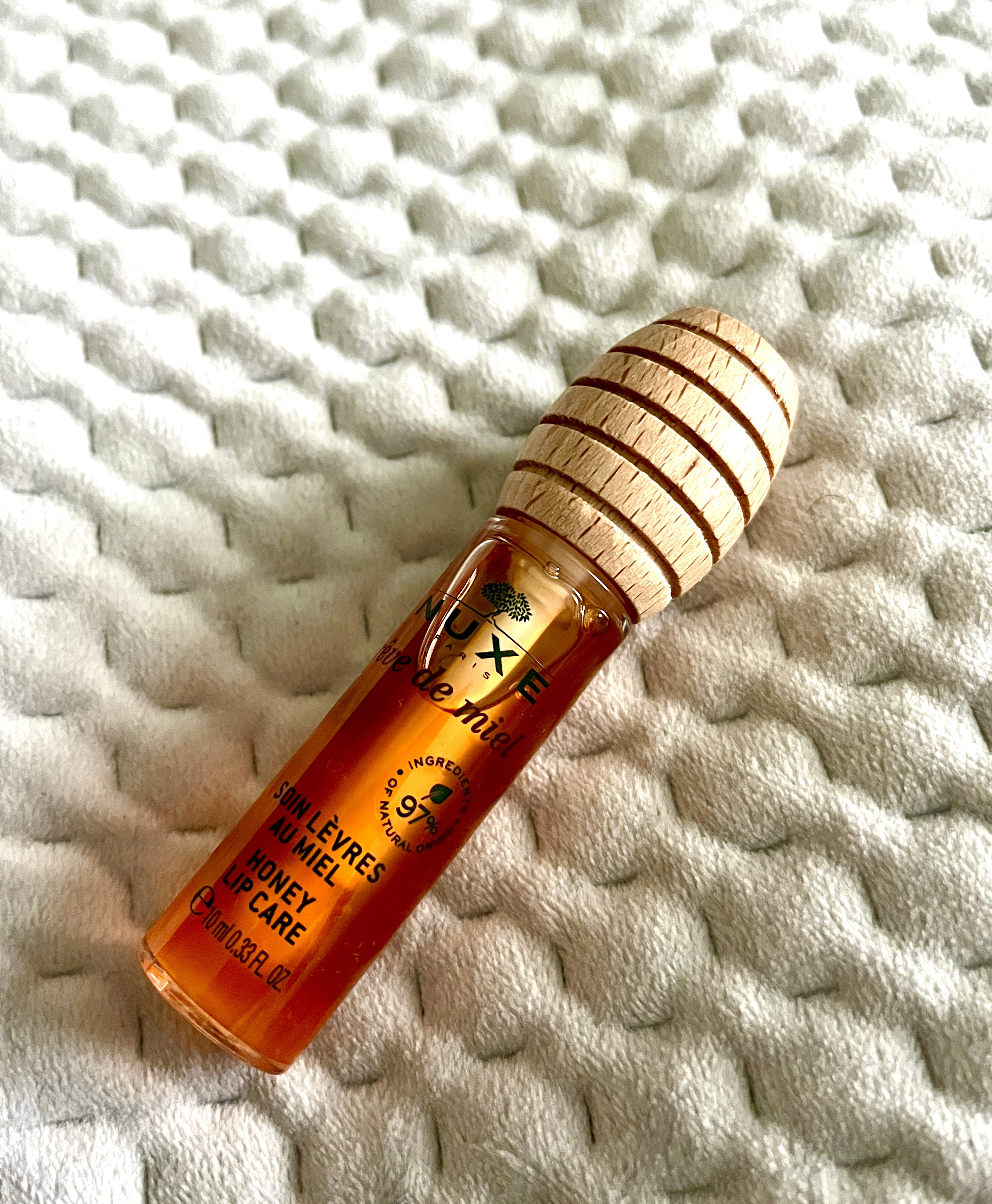 ニュクス レーブドミエル リップ ケアのクチコミ「欧州某空港で購入。
ずっと前から気になっていた、ニュクスのリップオイルです。

・テクスチャー.....」（1枚目）