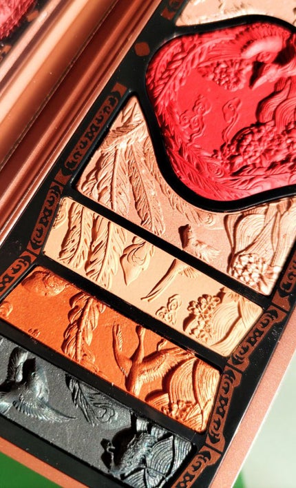 牡丹鏤月浮雕 百鳥朝鳳/花西子/アイシャドウパレットを使ったクチコミ(3枚目)