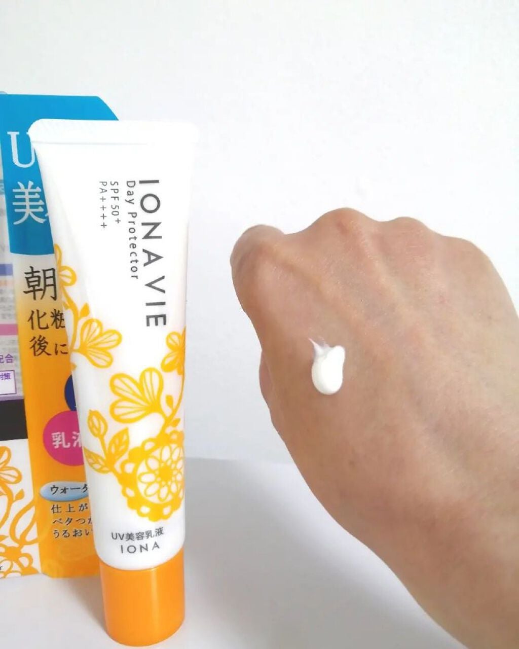 lili on LIPS 「『イオナヴィーデイプロテクター』日中用美容乳液です私は朝洗顔→..」(4枚目)