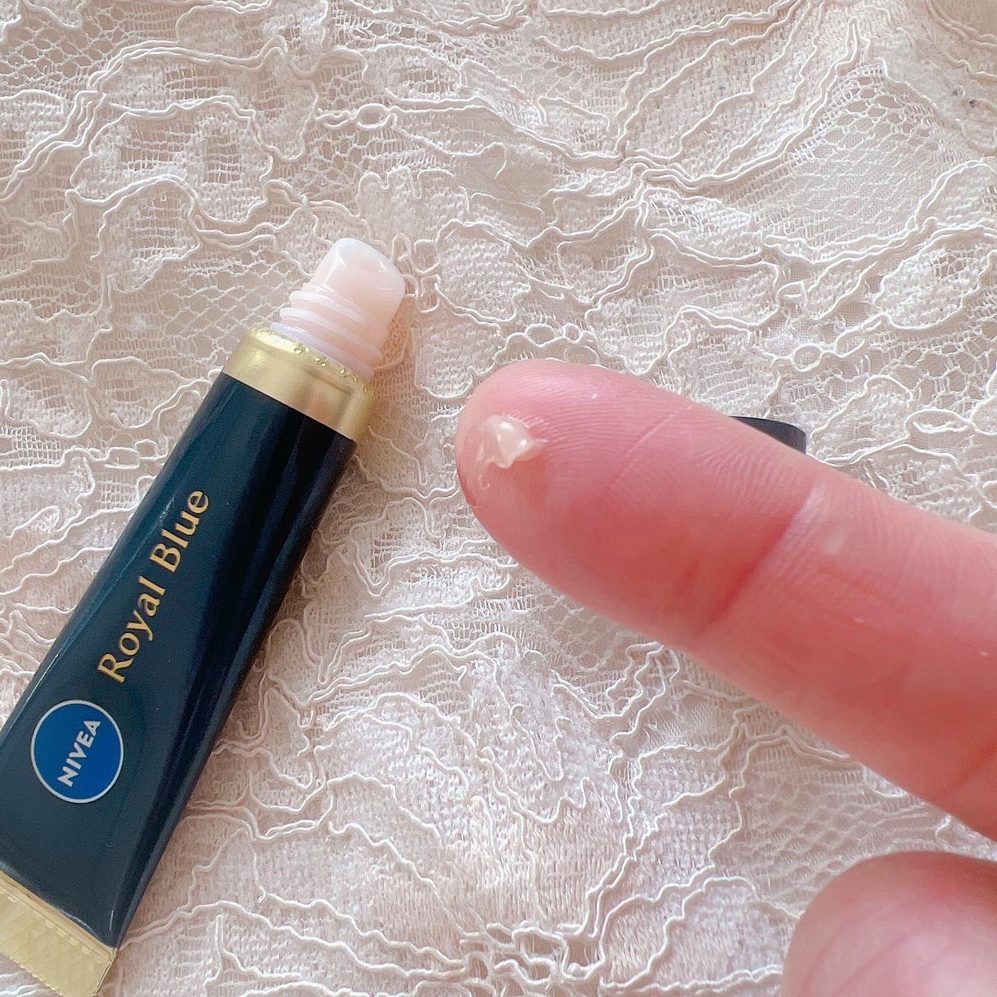 ニベア　ロイヤルブルーリップ　濃密美容ケア/ニベア/リップ美容液を使ったクチコミ（3枚目）