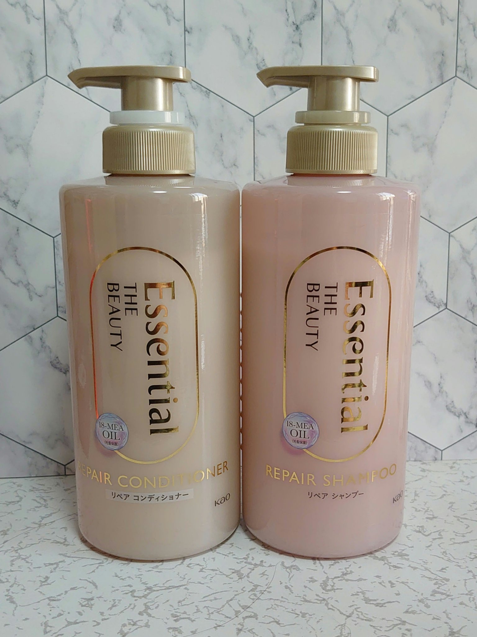 こんにちは☺️❤️❤️❤️
今回はエッセンシャルさんからLIPSさんを通して頂いた、ザビューティ リペアシャンプー・コンディショナーを投稿します✨

Point1❤️美髪のベースメイク処方で、感動的なうるサラ髪になるコスメシャンプー💜
P