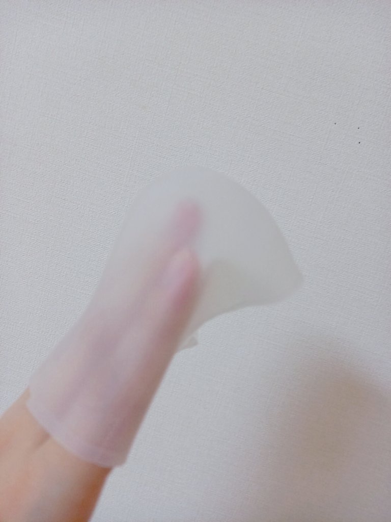 シリコーンかかとパック/DAISO/その他スキンケアグッズを使ったクチコミ（2枚目）