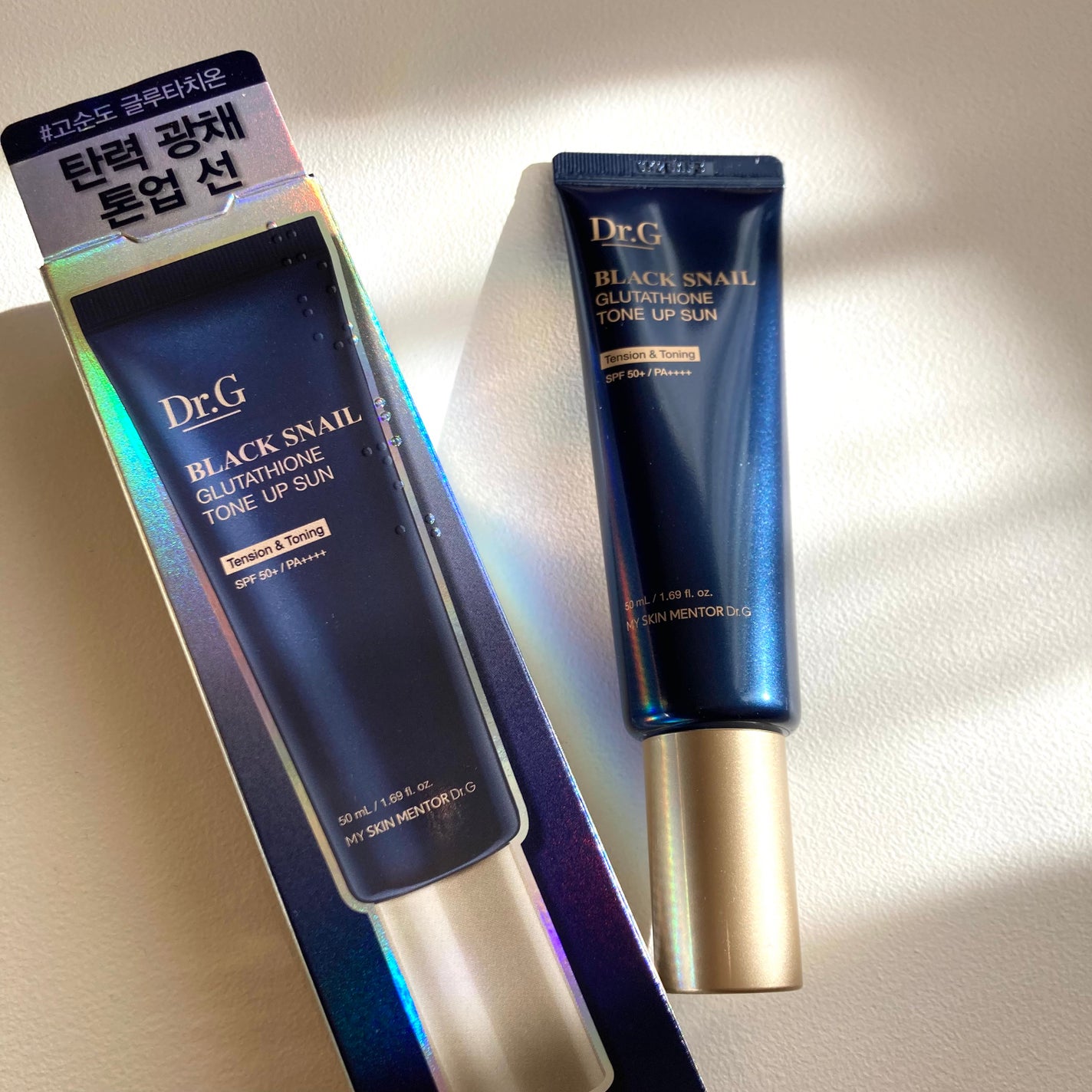 sugar on LIPS 「😳まず、ふわっと軽い質感。で、すごく伸びがいい。ちょっとピンク..」(1枚目)