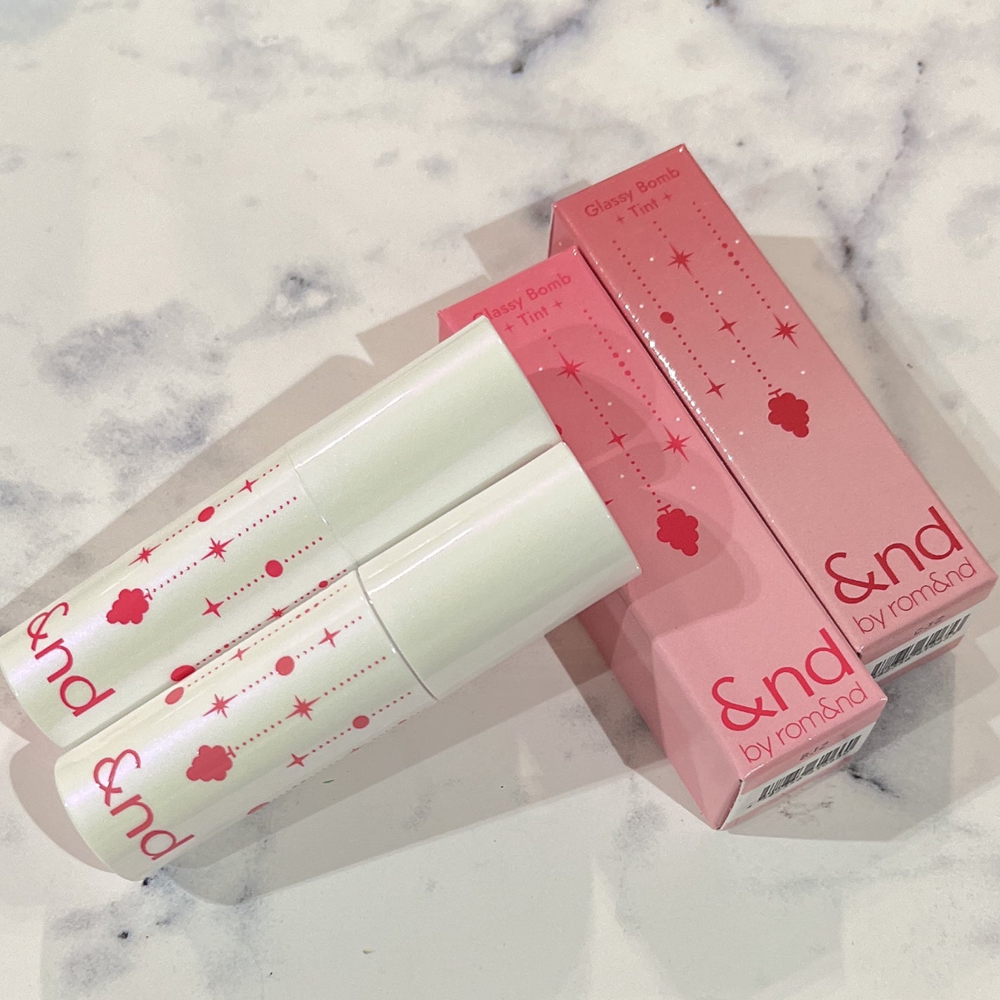 アンドバイロムアンド グラッシーボムティント/&nd by rom&nd/リップティントを使ったクチコミ(1枚目)