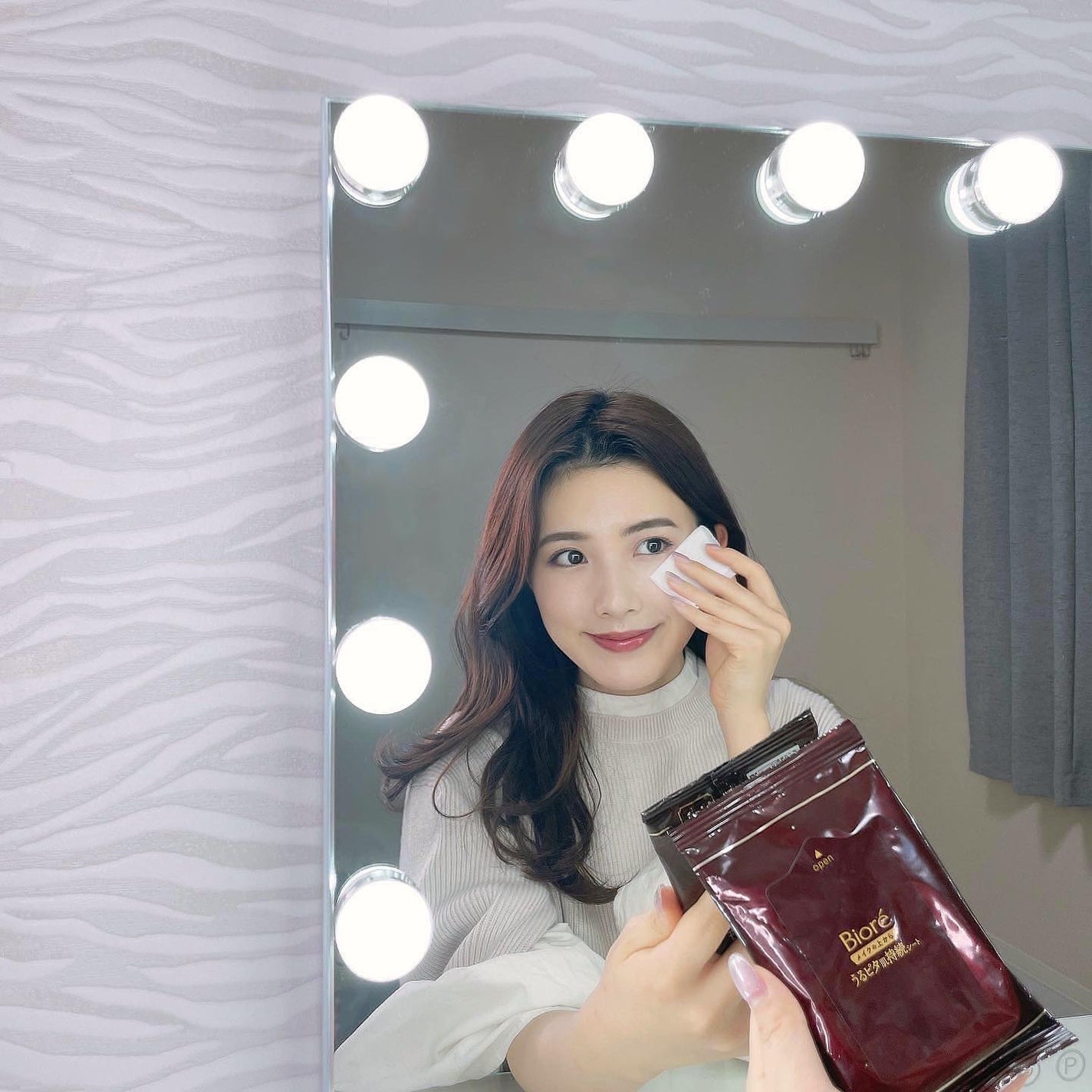 濱田あおい on LIPS 「..バッグに入れておくと安心💐簡単メイクキープアイテム!✔︎ビ..」(1枚目)