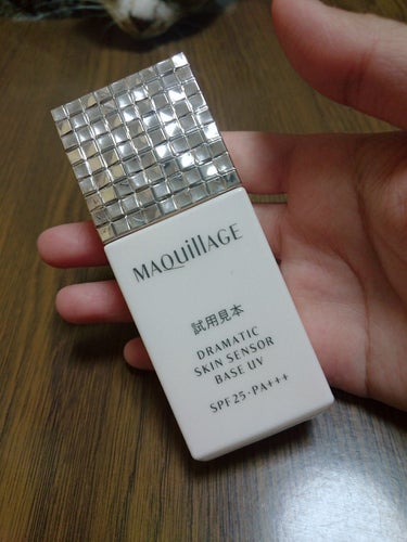 初めての投稿です☆
まずは私が使っている化粧下地を紹介していきたいと思います♪

☆MAQuillAGE☆
＊ドラマティックスキンセンサーベース＊

私が持っている下地の中で１番高価なものです☆
You