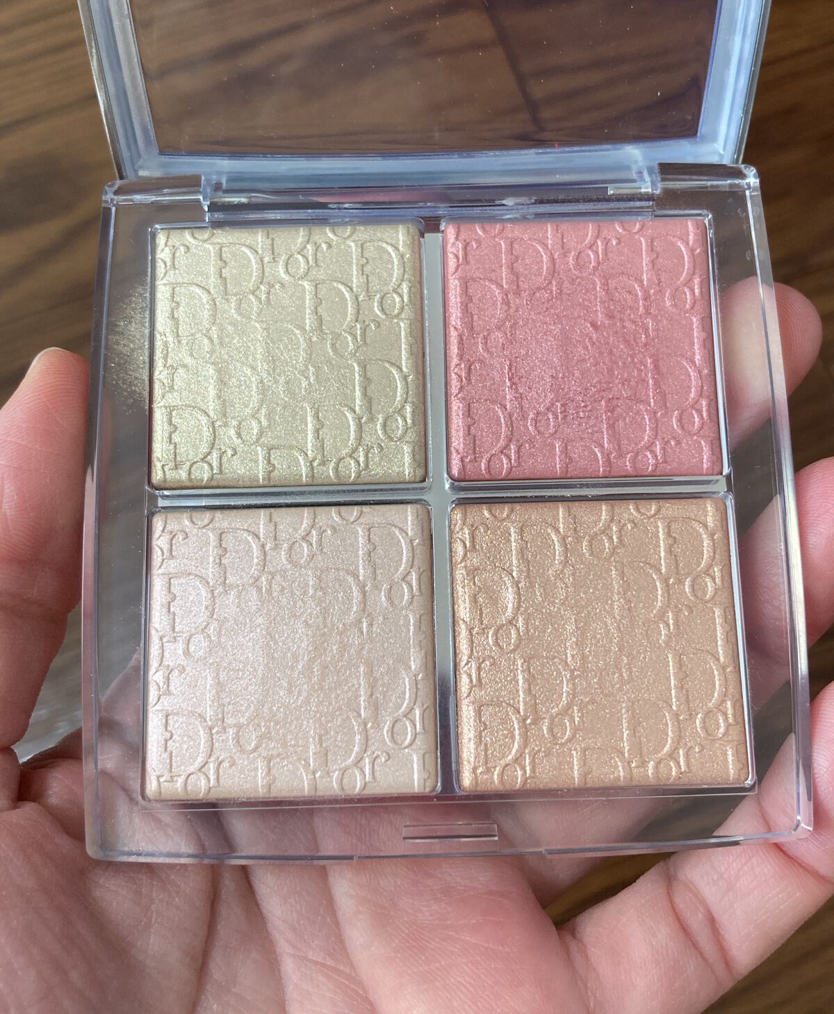 ディオール バックステージ フェイス グロウ パレット/Dior/ハイライトを使ったクチコミ(2枚目)