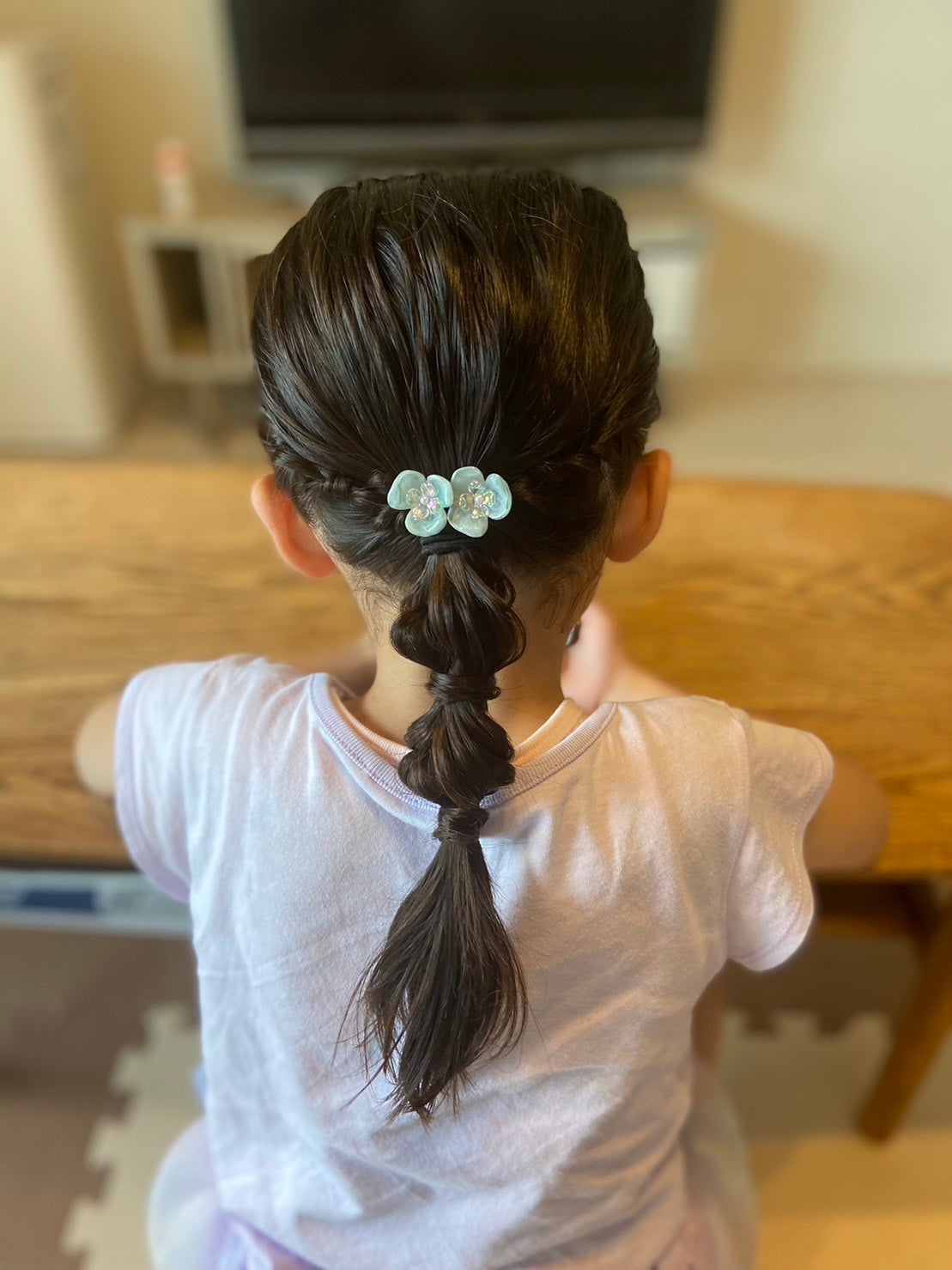 Yuki on LIPS 「4歳娘のヘアアレンジ♡三つ編みと玉ねぎアレンジです👧🏻お出かけ..」(3枚目)