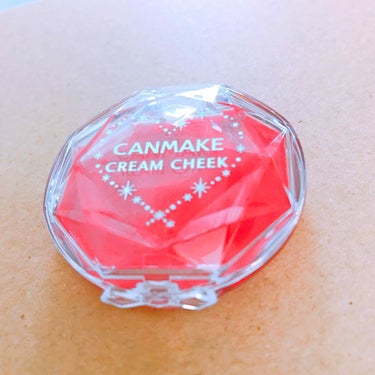 👶🏻 CANMAKE CREAM CHEEK 👶🏻

CL01 のクリームチークです 💍

見たまんまの色で発色します！😮
 ⚠️ リップとしても使えるのですが落ちやすいかな 、、って感じです 😅

チ