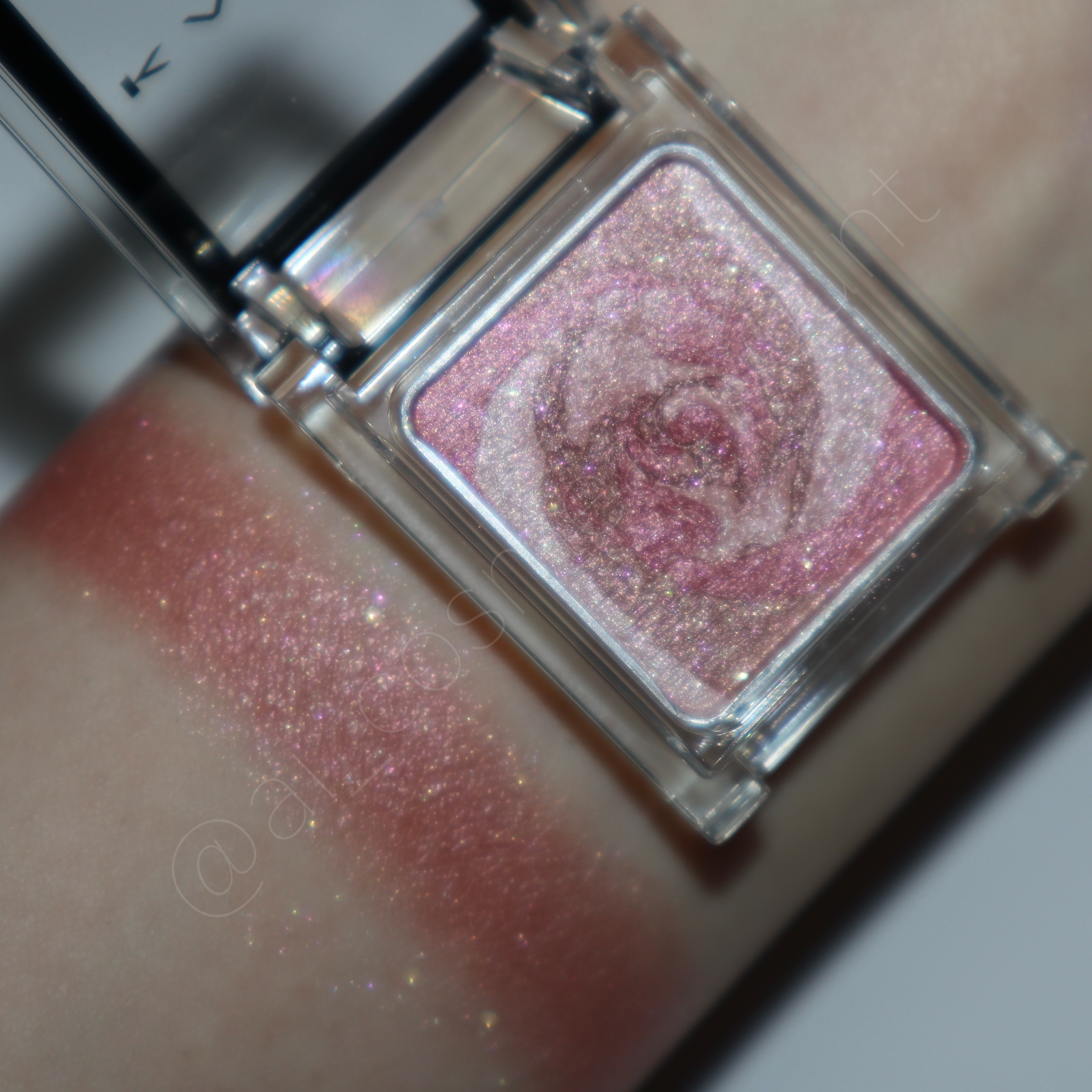 ザ アイカラー(マーブルインク)/KATE/単色アイシャドウを使ったクチコミ（3枚目）