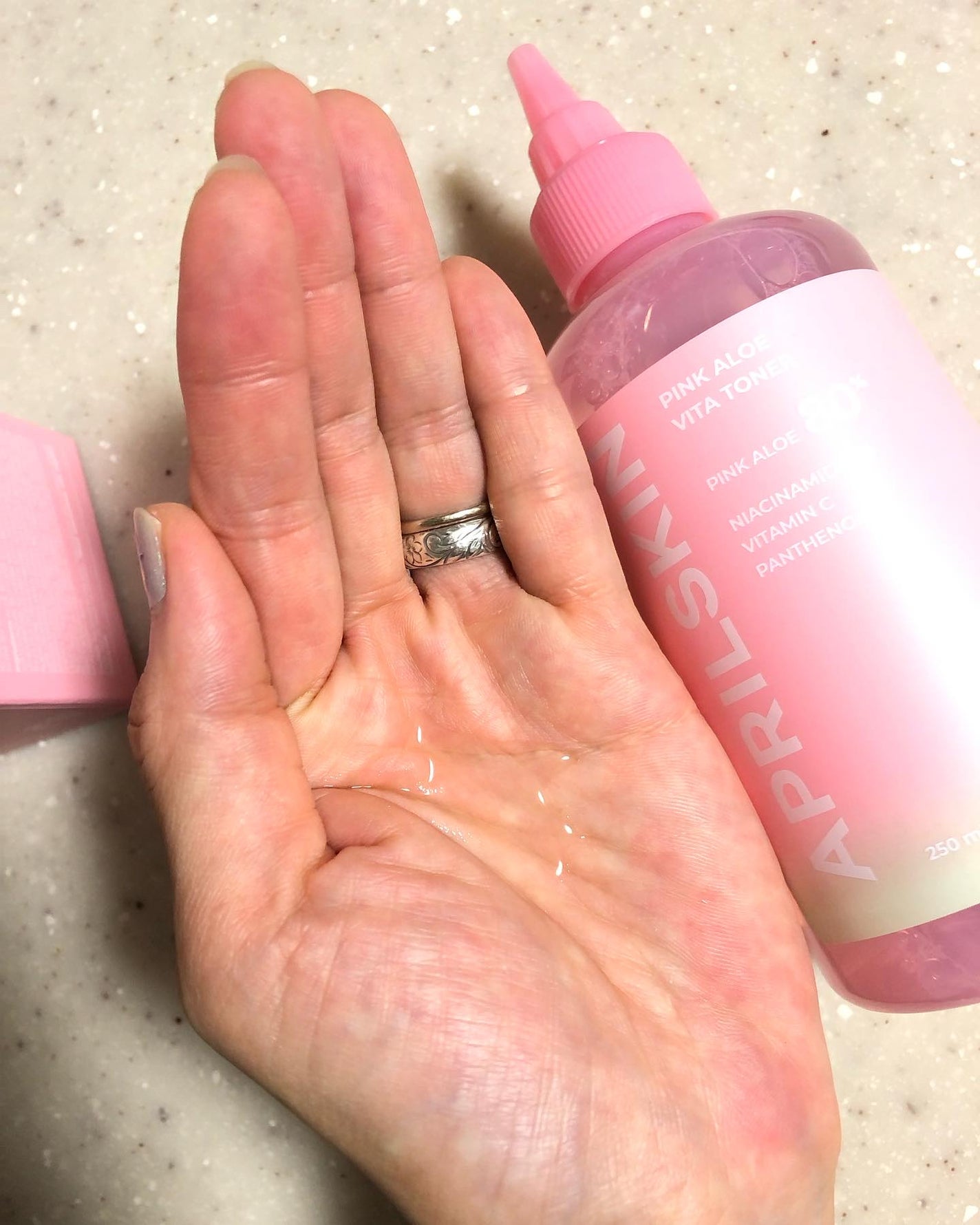 ピンクアロエビタトナー/APRILSKIN/化粧水を使ったクチコミ(2枚目)