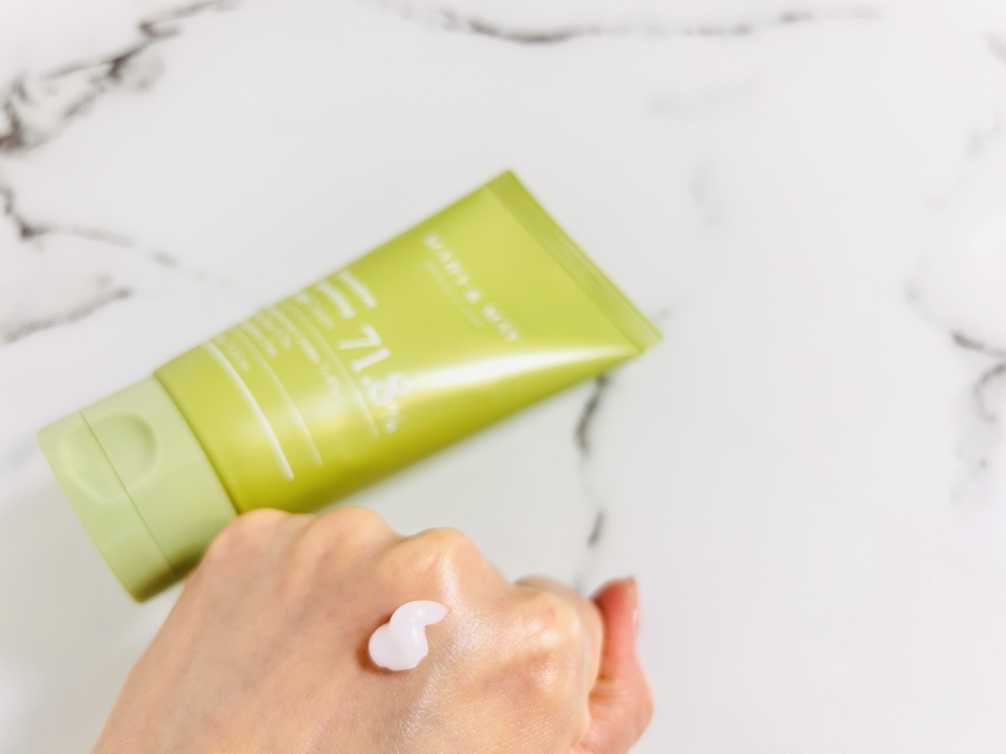 MARY&MAY Sensitive Soothing Gel Creamのクチコミ「肌の熱感や外部刺激の鎮静、赤み改善、毛穴の引き締めと保湿効果があるジェルクリーム。
　
クエル.....」（2枚目）