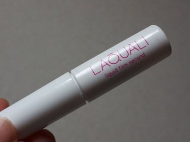 【使った商品】
ラクオリ
リキッドフィルム 2

【商品の特徴】
4ml・1,540円

まぶたを貼り付けない、非接着タイプのふたえ化粧品
塗った液が乾くと、収縮しつつセミマットの硬い皮膜に。
皮膜がく