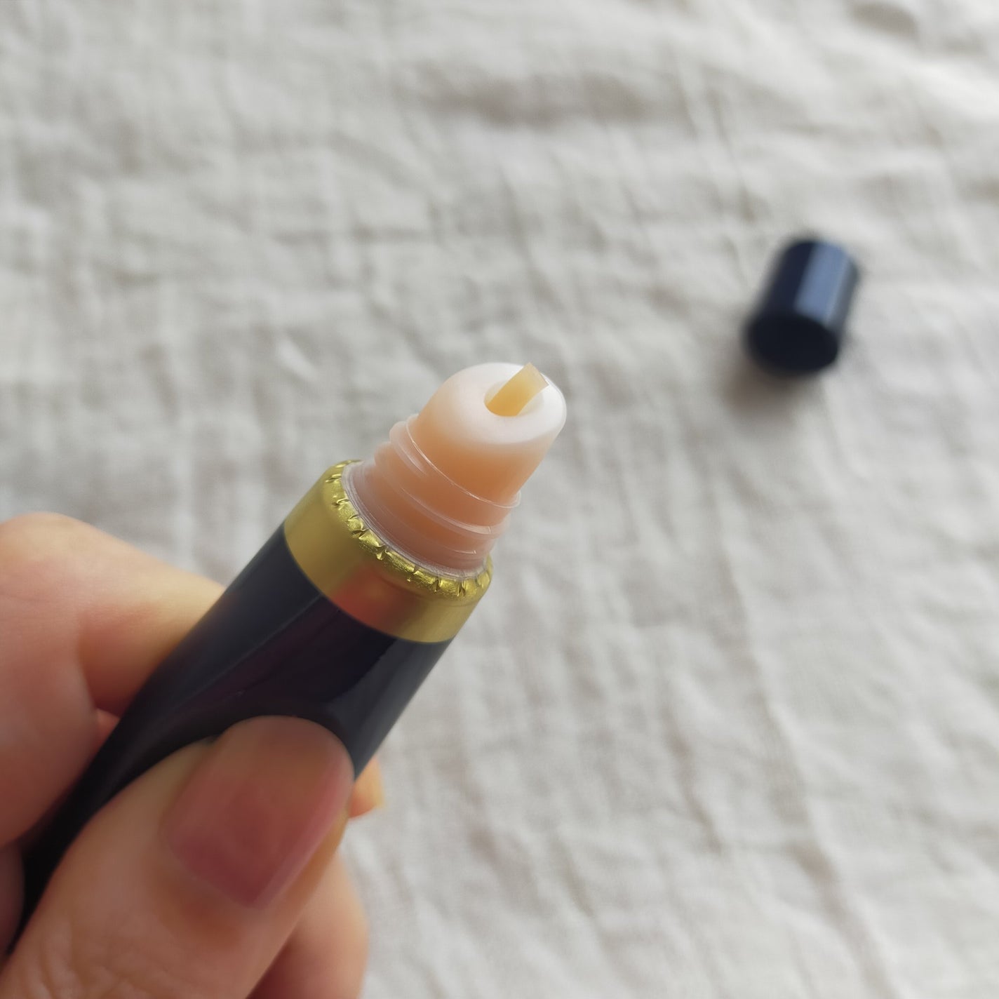 ニベア ロイヤルブルーリップ 濃密美容ケア/ニベア/リップ美容液を使ったクチコミ(2枚目)