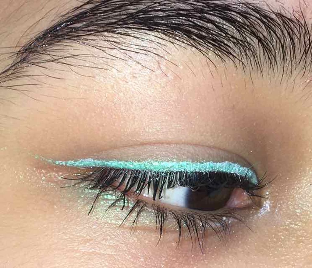 EYE OPENING LINER/UZU BY FLOWFUSHI/リキッドアイライナーを使ったクチコミ（2枚目）