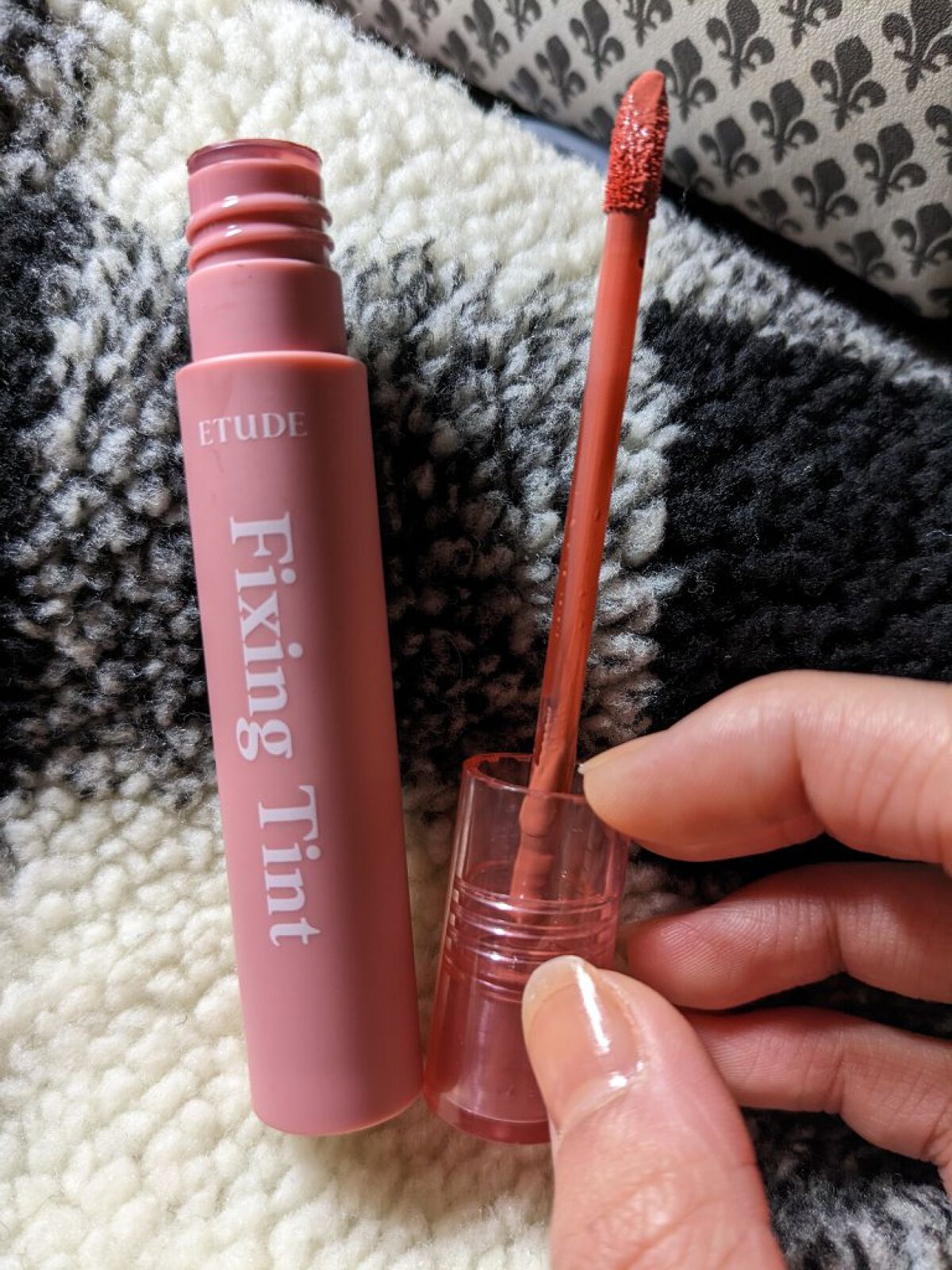 フィクシングティント ミッドナイトモーヴ（新パッケージ）/ETUDE/リップティントを使ったクチコミ（2枚目）