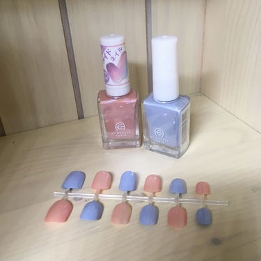 今回は、さっき紹介した、セリアの
ネイル💅でネイルチップを
作ってみました〜！

色がセリアで100円で買ったん
ですけど、この値段でこんなに
良い色で、びっくりしました！

学校には、つけて行けないの