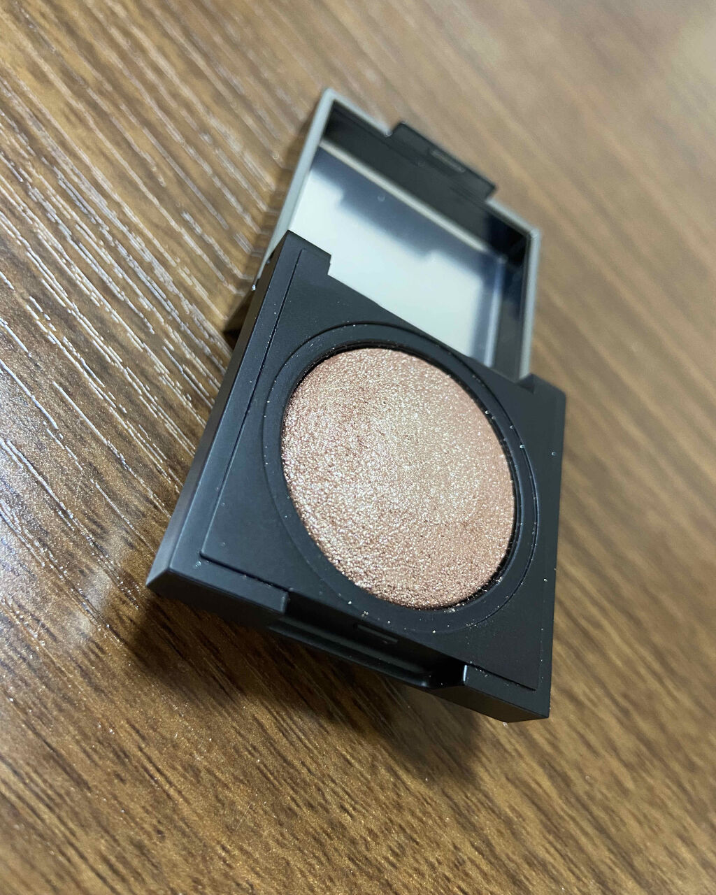 プリズム エアー シャドウ 03 AFTER GLOW/CLIO/単色アイシャドウを使ったクチコミ（3枚目）