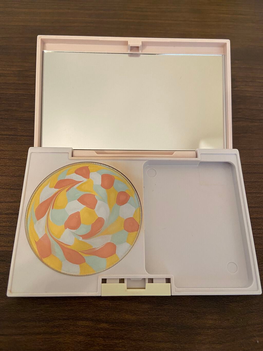 グロウイングヴェールフィニッシュ/LUNASOL/パウダーファンデーションを使ったクチコミ(1枚目)