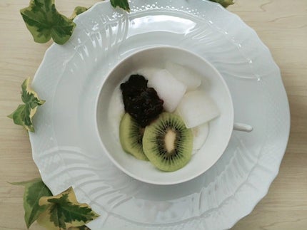 mcgroupakiko on LIPS 「外食が続く日の朝はヨーグルトやスムージーで腸内をいたわっており..」(6枚目)