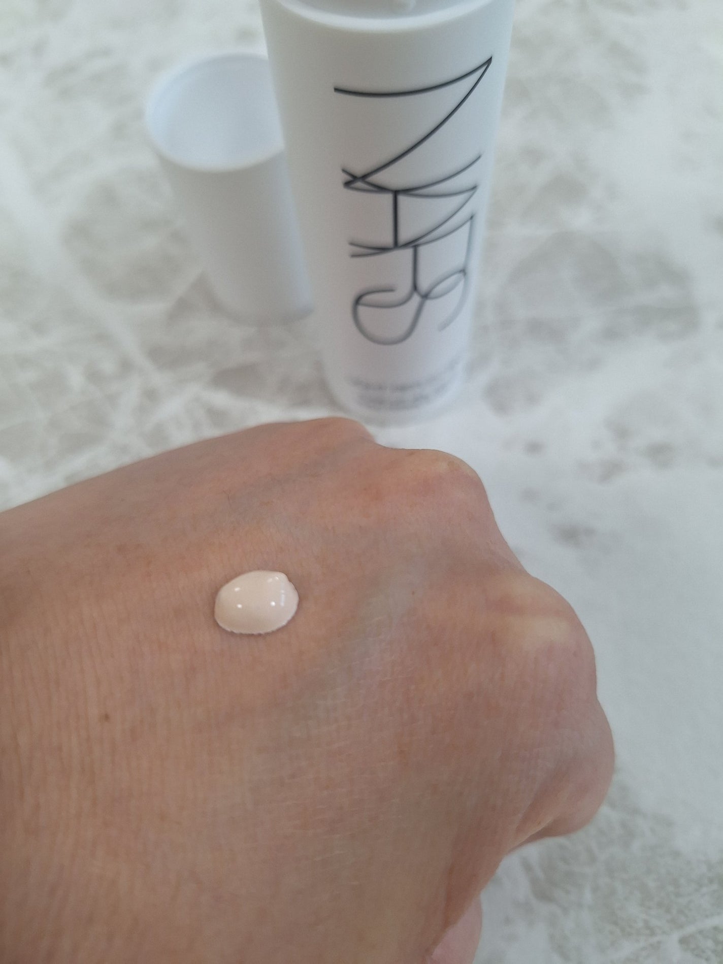 ライトリフレクティング トーンアップヴェール/NARS/化粧下地を使ったクチコミ(2枚目)