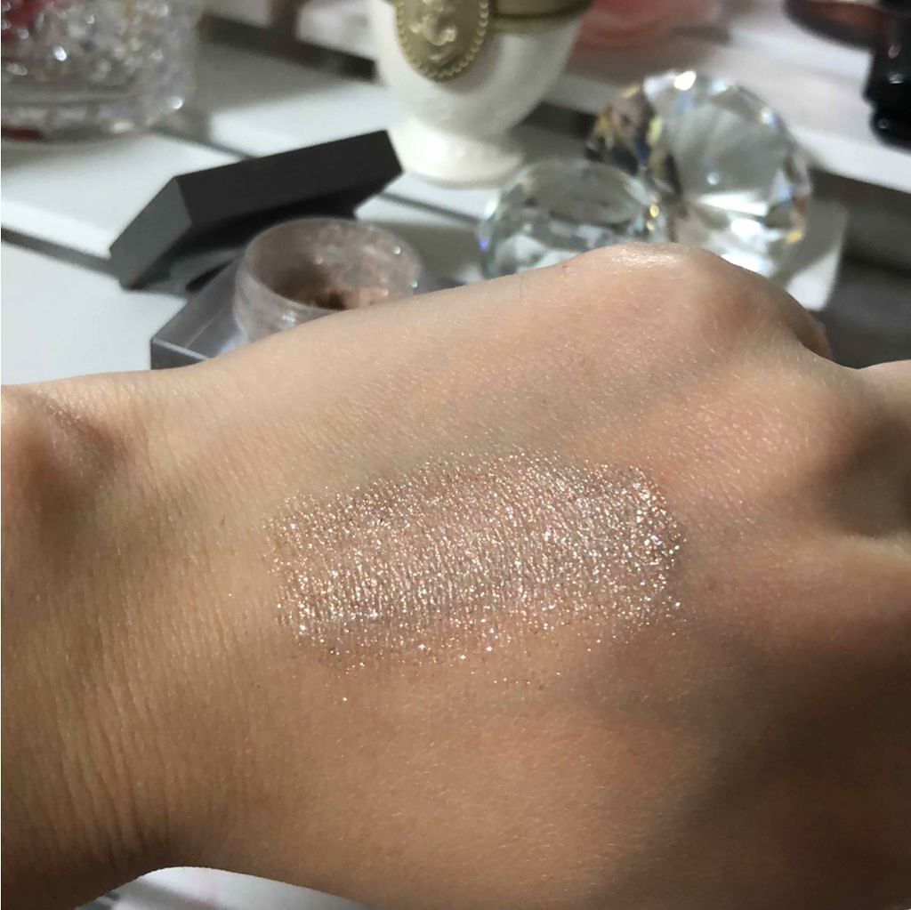 シマリング カラー ヴェール/THREE/単色アイシャドウを使ったクチコミ（3枚目）