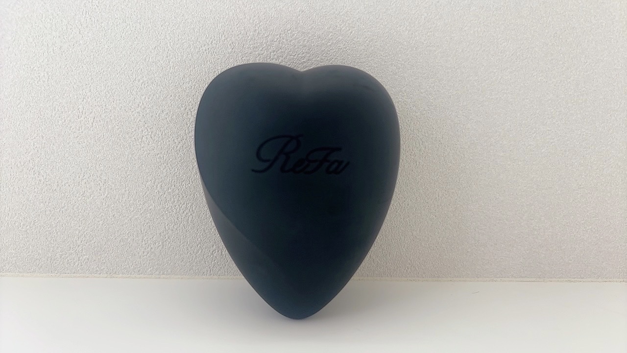 リファ ハートブラシ | Mat Black（マットブラック） ReFa | LIPS SHOPPING