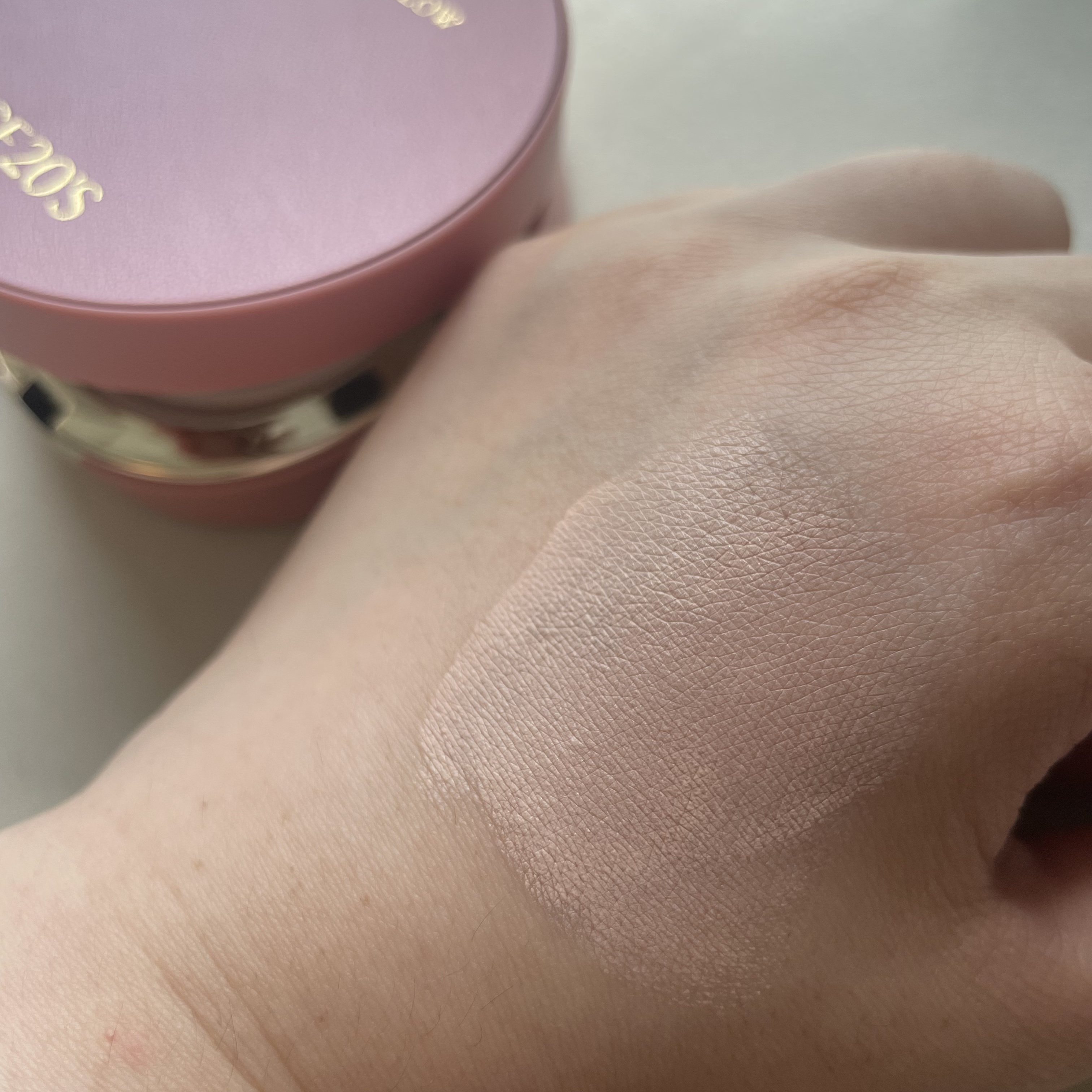 ヴェールヌーディ エッセンスパクトグロウ 20 オークル/AGE20’s/クリーム・エマルジョンファンデーションを使ったクチコミ（3枚目）