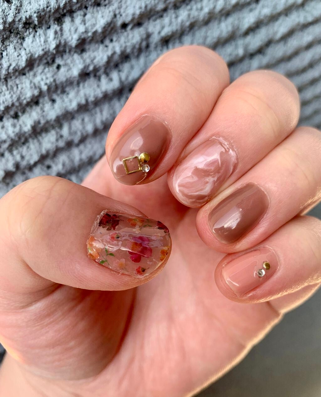 雪ノ瀬@ブルベ冬 on LIPS 「初セルフジェルネイル✨セリアのジェルネイルを使ってセルフネイル..」(2枚目)