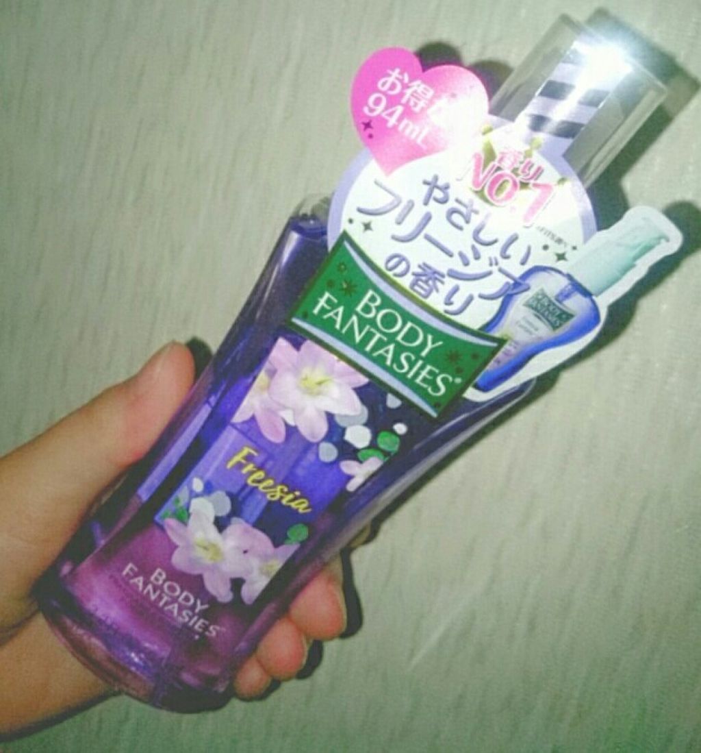 ボディファンタジー ボディスプレー フレッシュフリージアのクチコミ「✡やさしいフリージアの香り

✡94mlで¥780！！
✡持ち運びやすい！

✡匂いが強過ぎず.....」（1枚目）
