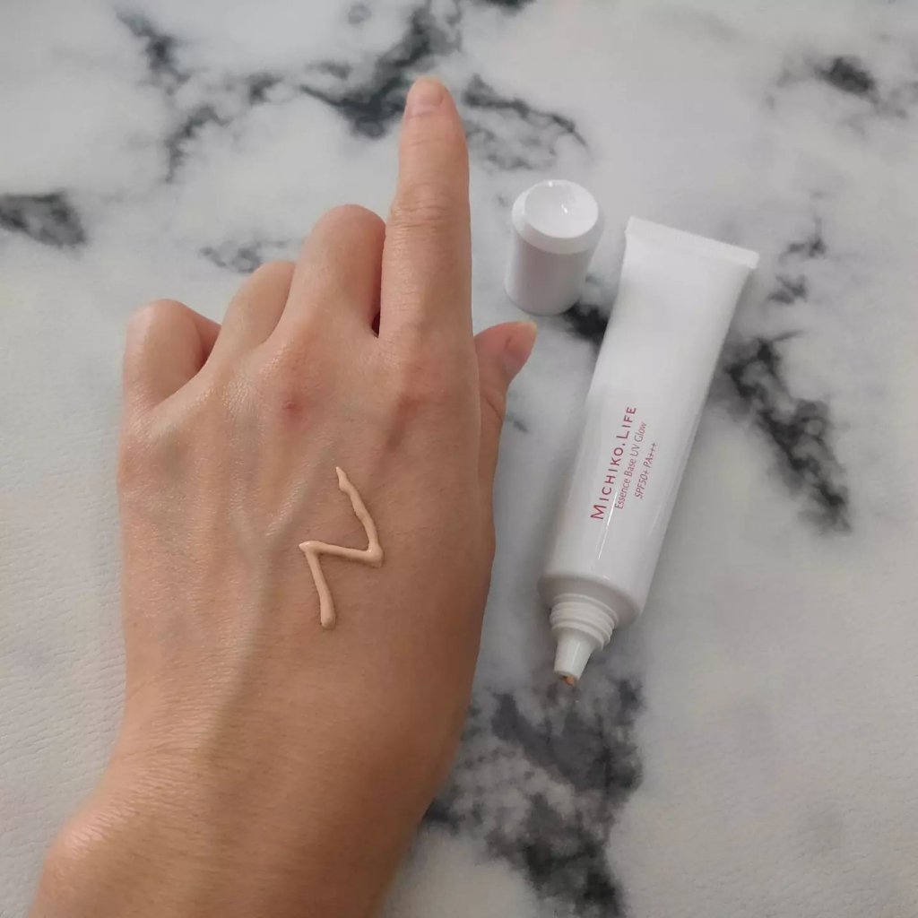 エッセンスベースUVグロウ/MICHIKO.LIFE/化粧下地を使ったクチコミ（3枚目）