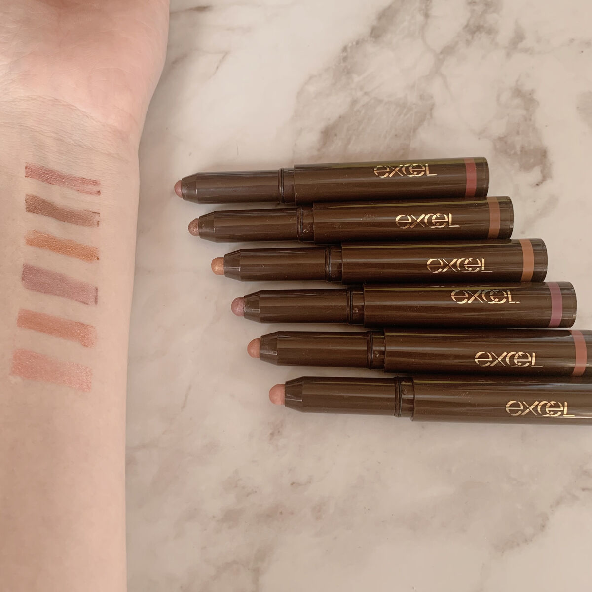 グリームオンフィットシャドウ/excel/スティックアイシャドウを使ったクチコミ（2枚目）