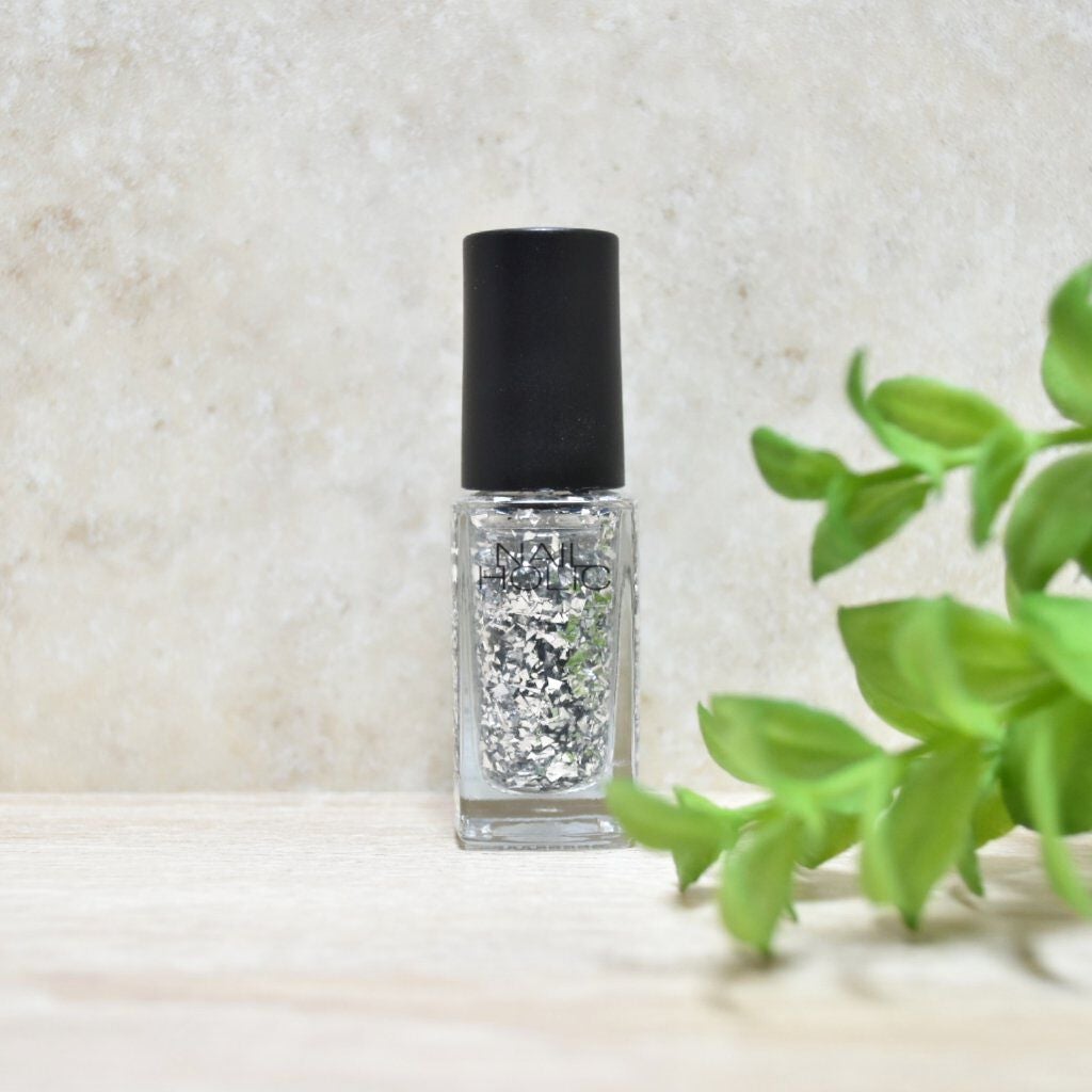 ネイルホリック パーティーフレーク/ネイルホリック/マニキュアを使ったクチコミ(1枚目)