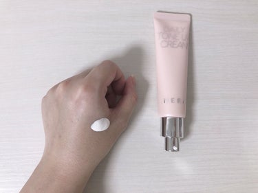 HERA デイリートーンアップクリームのクチコミ「HERA
Dairy Tone Up Cream

クッションと一緒に購入してみました。なので.....」（2枚目）