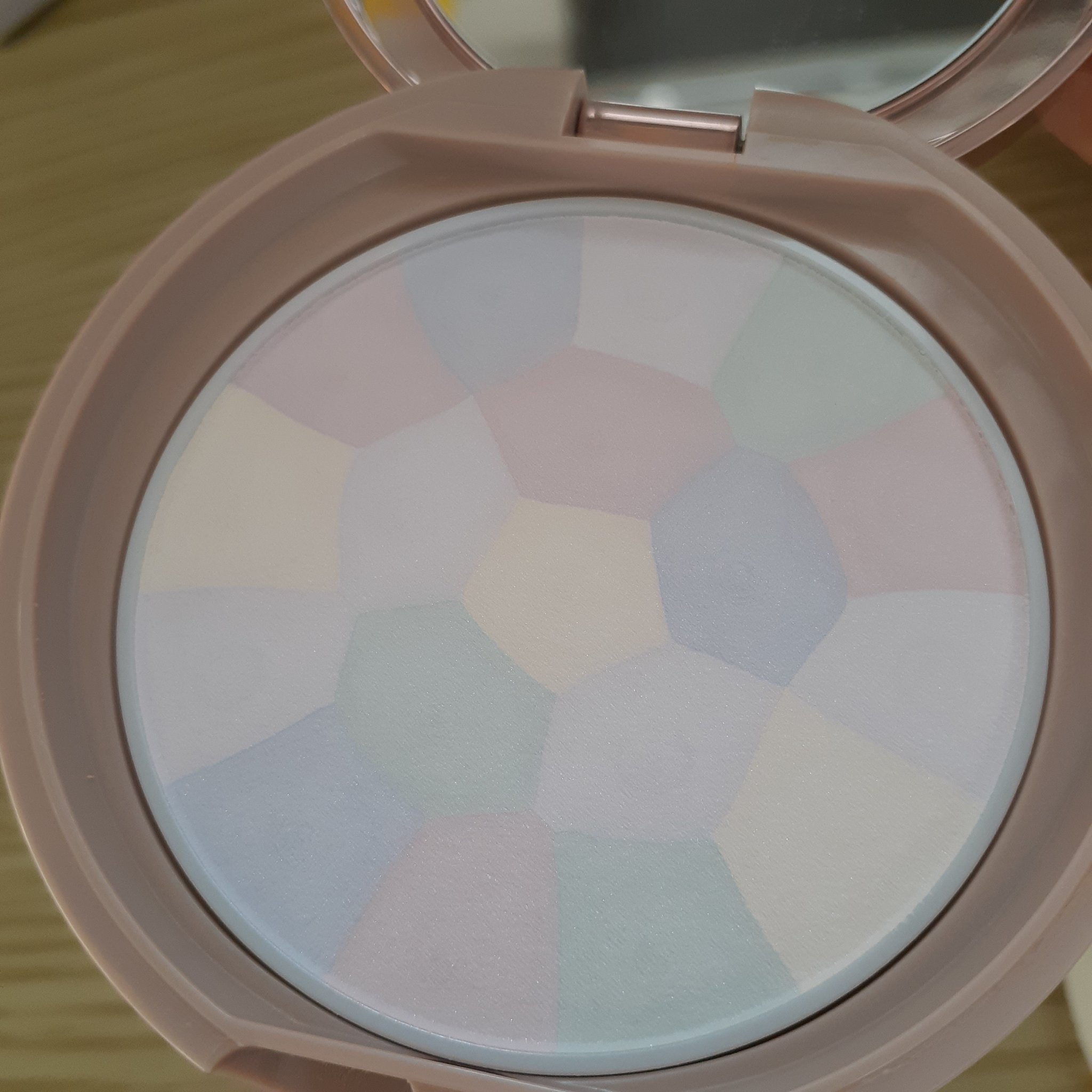 イルミネイティングフィニッシュパウダー　～Abloom～/キャンメイク/プレストパウダーを使ったクチコミ（3枚目）