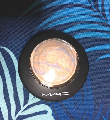 Mac ミネラライズスキンフィニッシュ
#ライトスカペード

大好きなMacのハイライトです。
程よいパール感で、目の下(Cゾーン)などにいれるとパッと明るくしてくれます！
毎日使っても減っていないよう