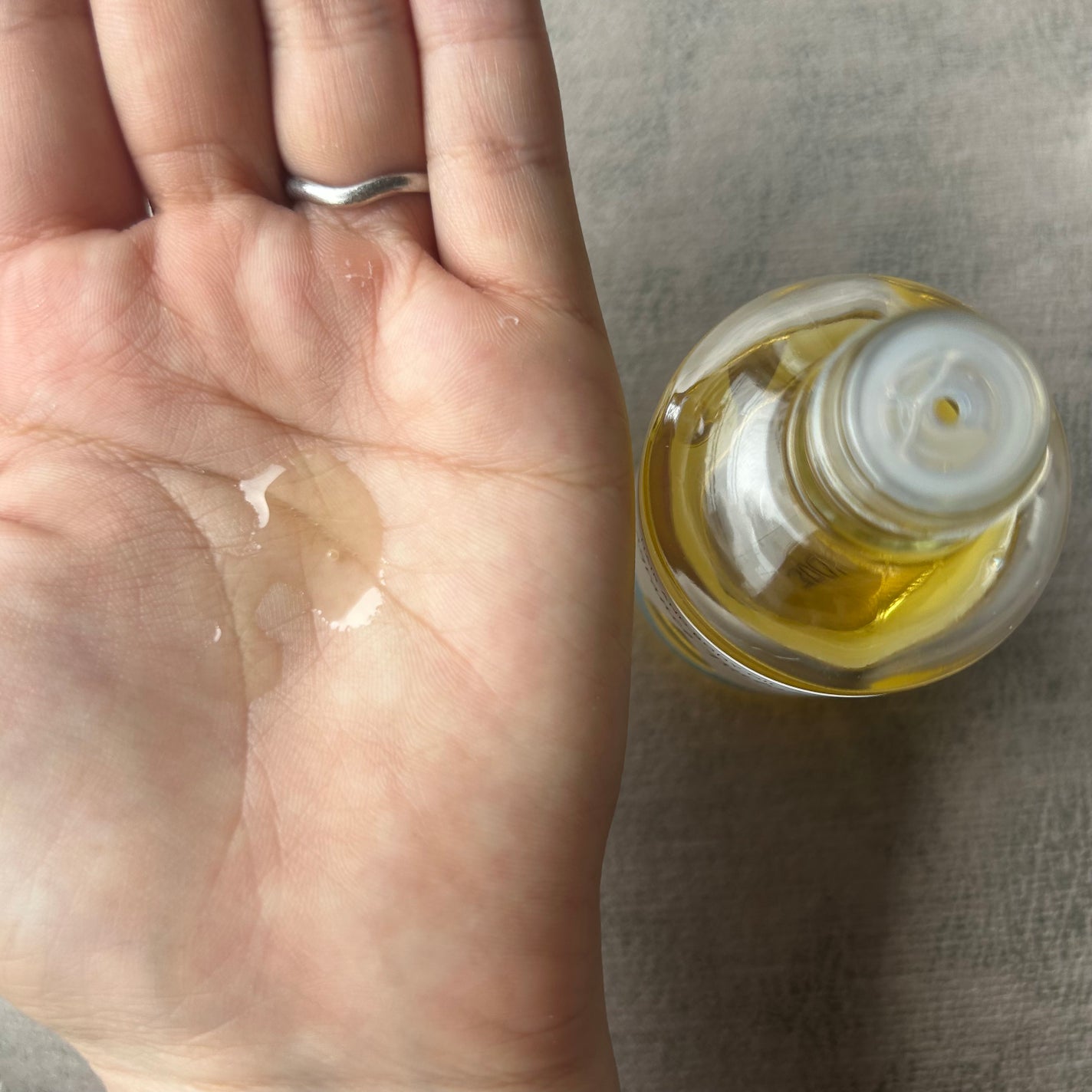 フレグランス椿オイル ホワイトフローラル/本島椿/香水(レディース)を使ったクチコミ(3枚目)