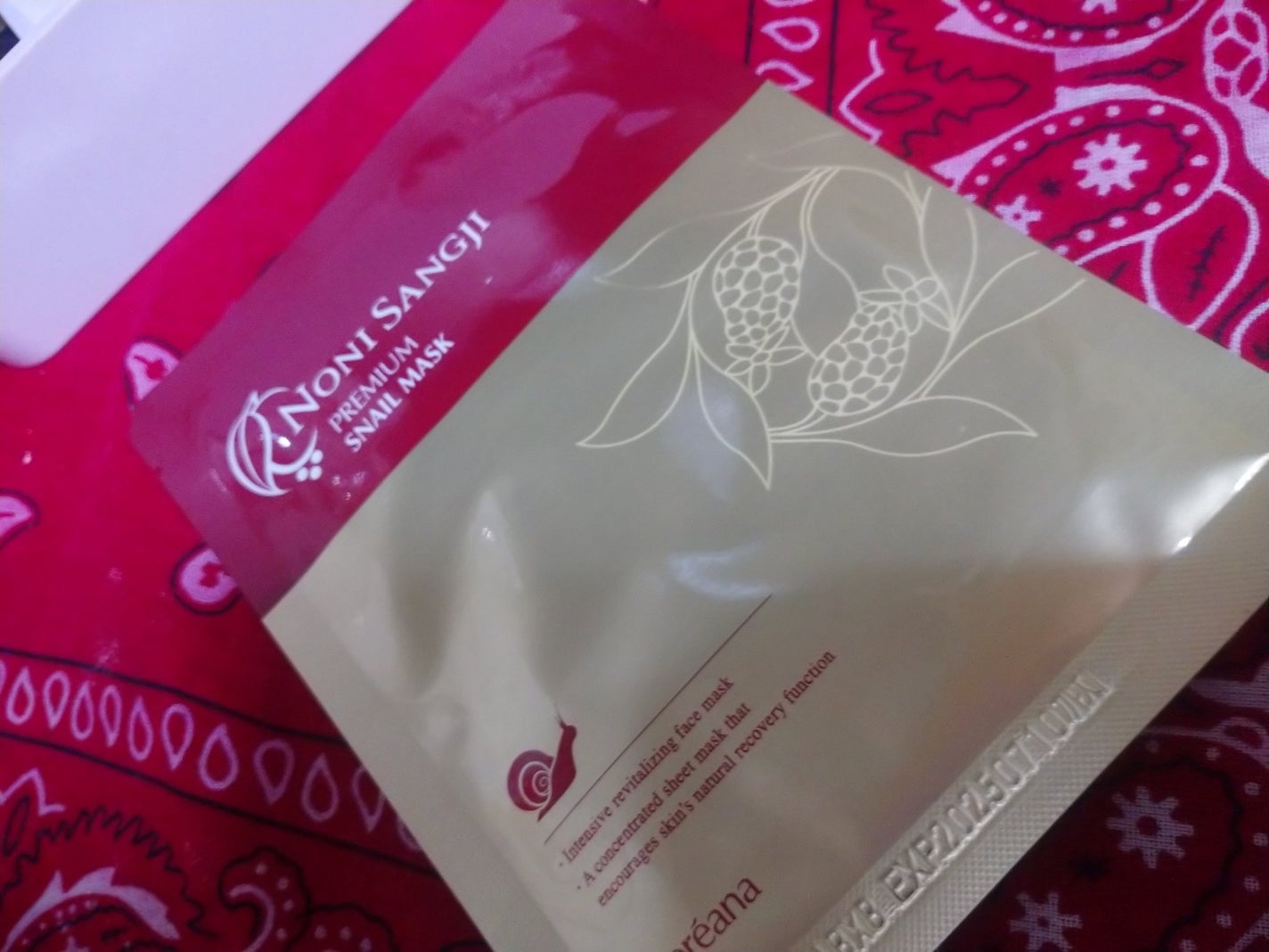 ノニサンジプレミアムカタツムリマスク Coreana