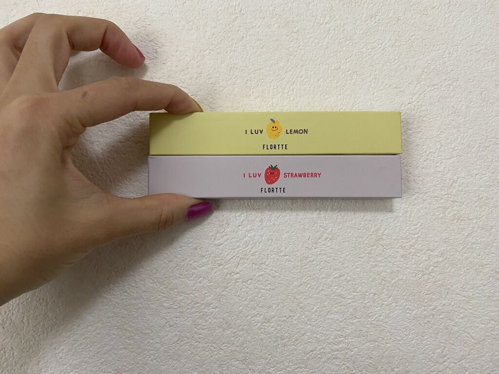 
FLORTTE
サラダdeフルーツカラーリキッドアイライナー

13ストロベリー→筆タイプ
09レモン→フェルトタイプ


めっっっっちゃおすすめのアイライナー！！

ドンキで800円くらいで買えるので、カラーメイク初心者でも手を出しやす