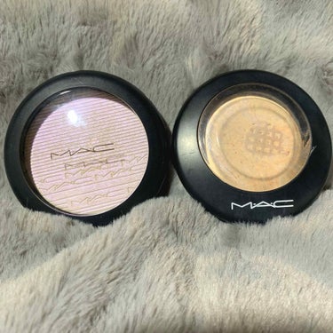 MAC フェイスパウダー２TOP
有名所から。
写真右側。
使いさしですみません…
これぞ底見えコスメですね(৹ᵒ̴̶̷᷄ωᵒ̴̶̷᷅৹)
ミネラライズ スキンフィニッシュ
色:ライトスカペード
定番中