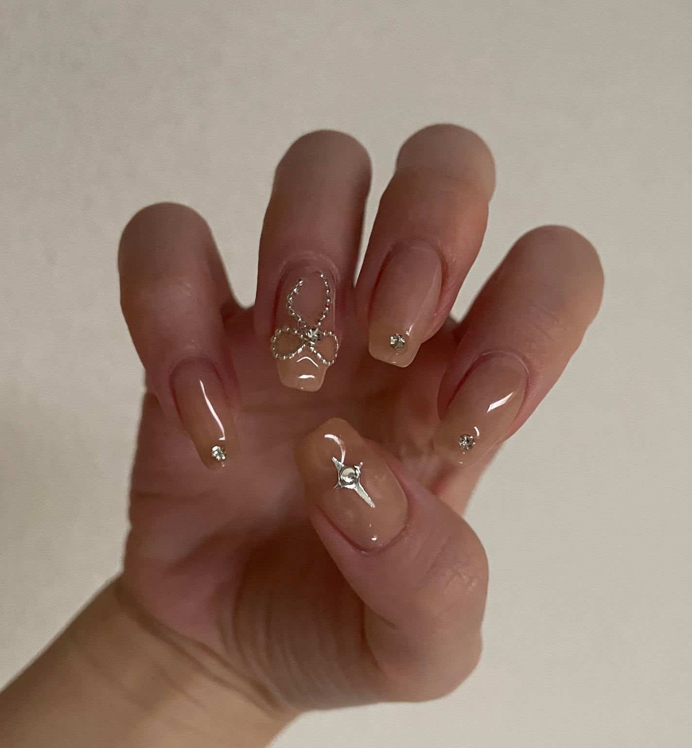 mii on LIPS 「ヌーディネイル🎀✨日焼けキティちゃんはメルカリでその他はシーイ..」(2枚目)