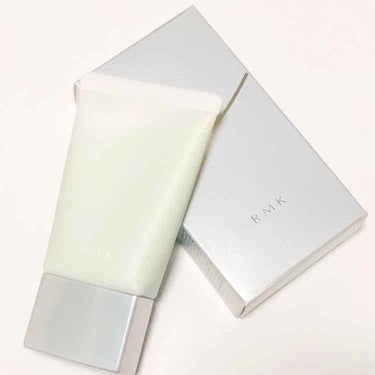 RMK ベーシックコントロールカラー03

肌色を美しくととのえながら、透明感を引き出すコントロールカラー。半透明のジェルがとろけるように密着し、気になる色ムラやくすみ、クマなどをナチュラルにカバーして