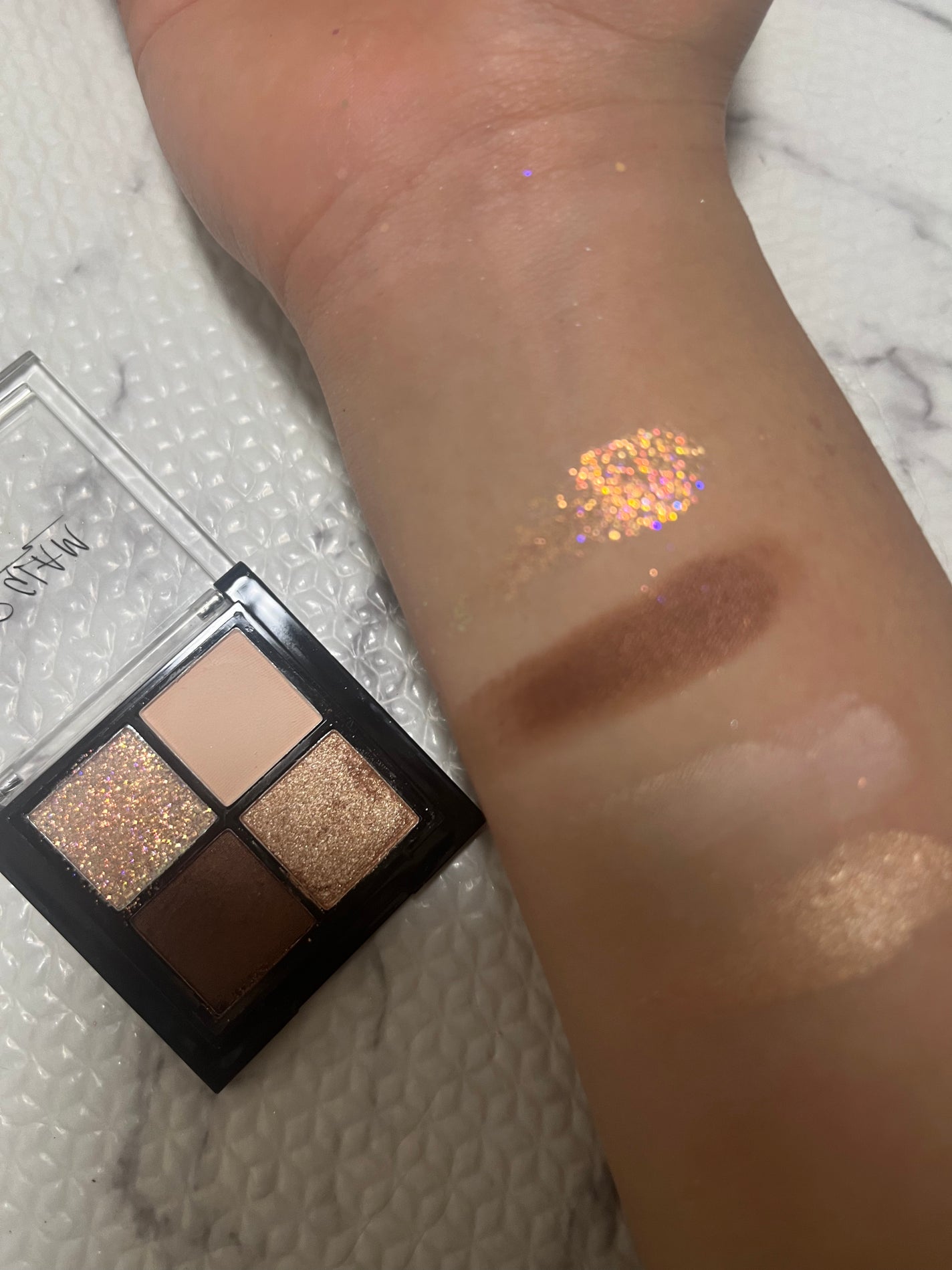 R on LIPS 「【使った商品】ユーアーグラムのアイシャドウ【色味】マジで可愛い..」(8枚目)