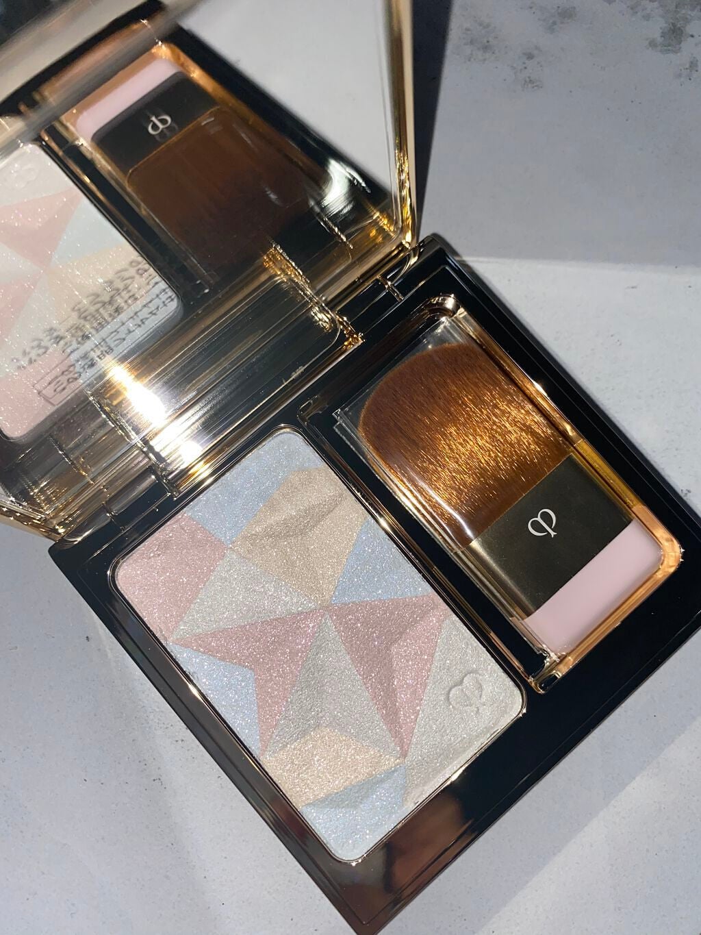 クレ・ド・ポー ボーテ レオスールデクラ/クレ・ド・ポー ボーテ/パウダーハイライトを使ったクチコミ(1枚目)