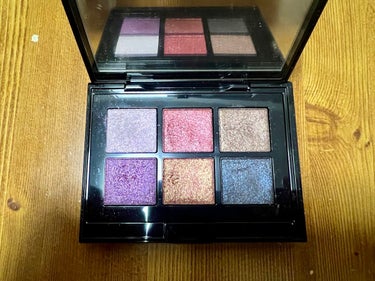 ホリデー アディクション “イリディセント ユーフォリア” EYESHADOW PALLETE L/ADDICTION/メイクアップキットを使ったクチコミ（2枚目）