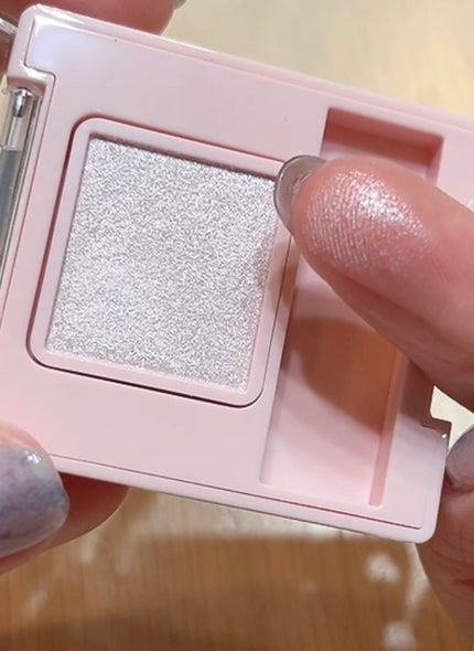 フーミー シングルラメシャドウ/WHOMEE/単色アイシャドウを使ったクチコミ(4枚目)