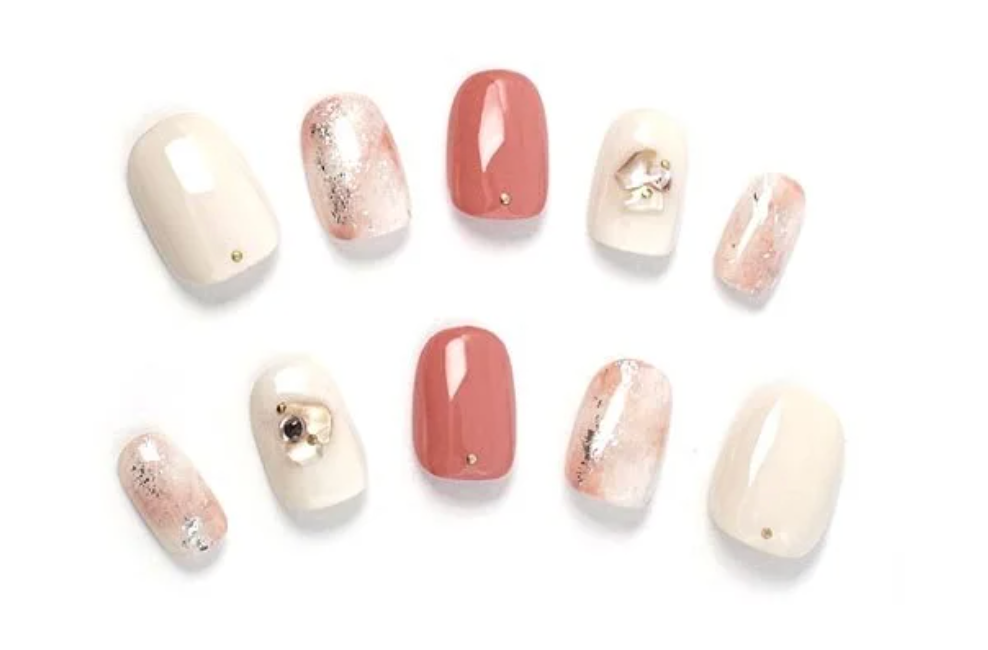 ミチネイル テラコッタ×オフホワイトのニュアンスネイル